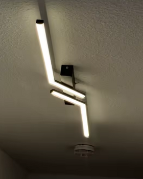 Photo client de Plafonnier LED linéaire noir Varo
