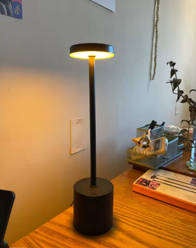 Photo client de Lampe à poser tactile rechargeable Liora